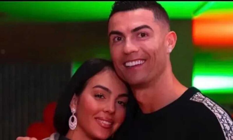 كريستيانو رونالدو يفاجئ جمهوره بإطلالة جديدة بعد زواجه من جورجينا