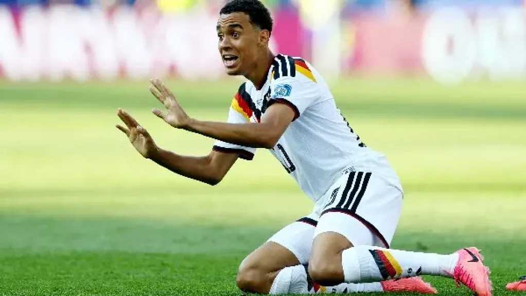إغماء مفاجئ لـ جمال موسيالا يثير القلق في ودية بايرن ميونخ ولايبزيج