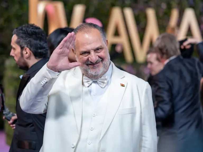 خالد الصاوي يطمئن جمهوره بعد صورة المستشفى.. ويكشف حقيقة خضوعه لعملية جراحية