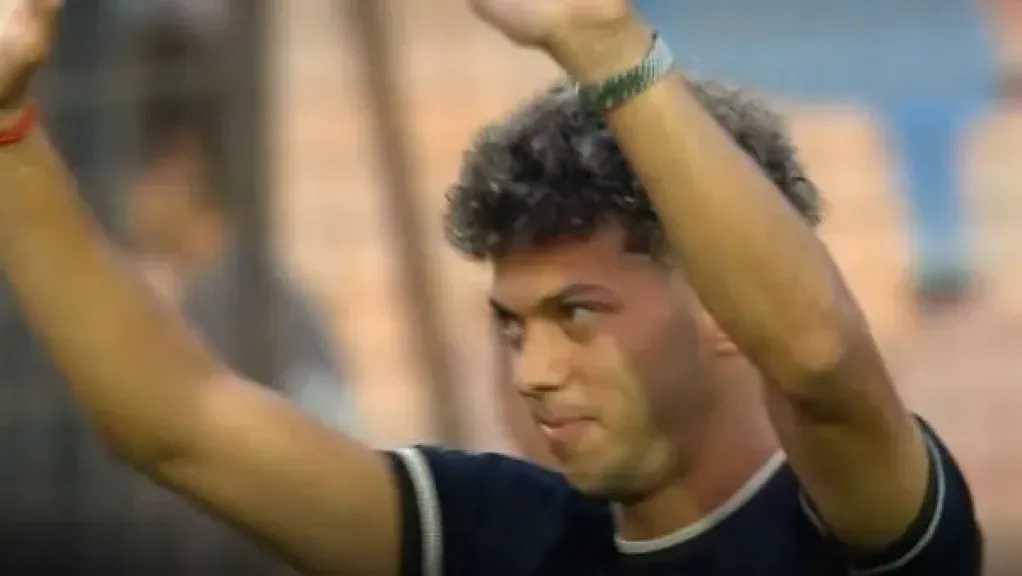 جماهير الأهلي تحتفي بإمام عاشور بعد تجديد عقده حتى 2030