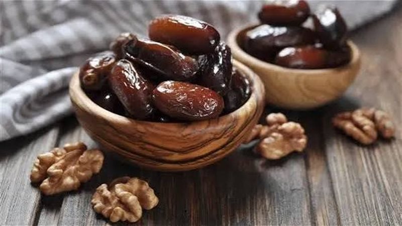 تفسير حلم أكل التمر في المنام وعلاقته بالحصول على رزق حلال قريبا