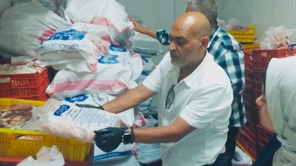 ضبط مصنع غير مرخص لإنتاج السجق.. والتحفظ على 3.5 طن أغذية فاسدة بالقليوبية
