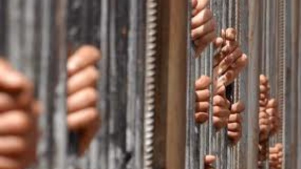 كتب بدون ترخيص.. القبض على مالكي مكتبتين بالبحيرة