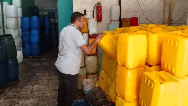 ضبط 2 طن زيت طعام و320 كيلو طحينة وعسل أسود مجهولة المصدر بشبرا الخيمة