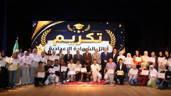 محافظ القليوبية يكرم 75 من أوائل الشهادات العامة .. ويؤكد: الاستثمار في الإنسان أساس بناء المستقبل
