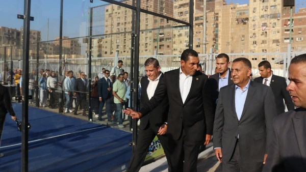 محافظ القليوبية ووزير الشباب والرياضة يفتتحان ملعبًا قانونيًا بالنجيل الصناعي بمركز شباب أبو الغيط بالقناطر الخيرية