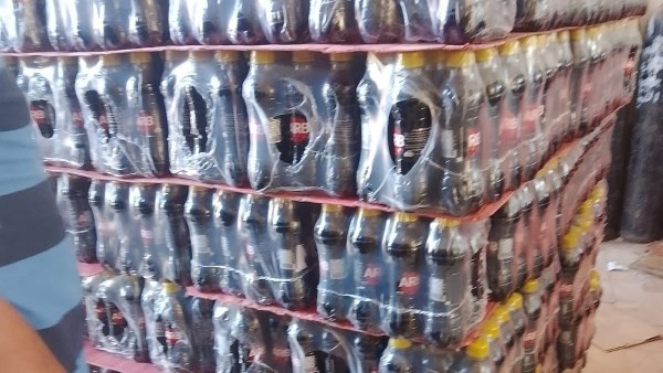 ضبط 6000 عبوة مياه غازية داخل مخزن غير مرخص ببنها