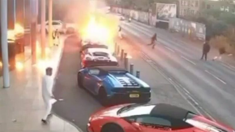 ملثمون يهاجمون حفل زفاف “إسلاميا” بقنابل حارقة في برمنجهام البريطانية (فيديو)