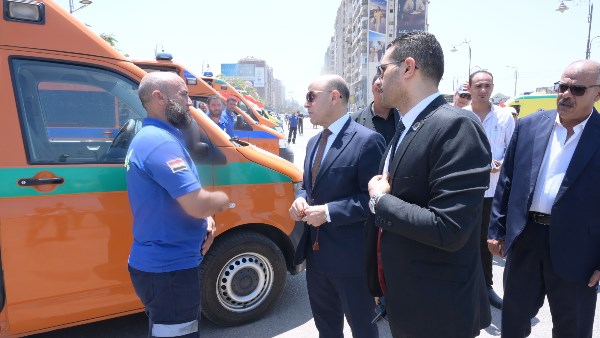 محافظ الغربية يتفقد اصطفاف سيارات الإسعاف.. ويشيد بجهود الفرق في سرعة التعامل مع الحالات الطارئة