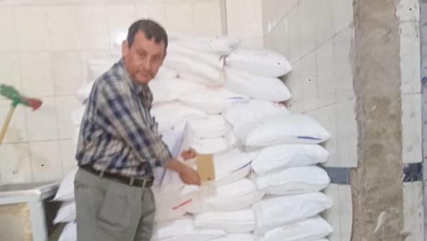 تموين الغربية تضبط طن دهانات مجهولة و500 كجم مخللات.. صور