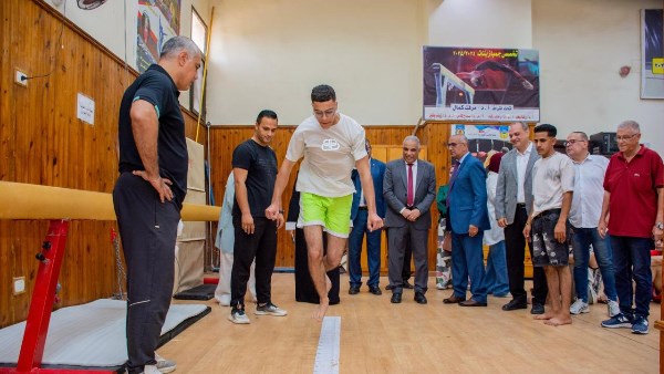 رئيس جامعة طنطا يفتتح أعمال تطوير وتجديد ملعب الكرة الطائرة.. صور
