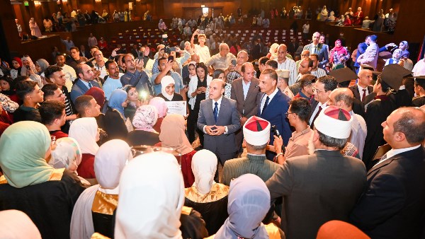أبناء الغربية يكتبون سطورا جديدة من التفوق.. محافظ الغربية يكرم 100 من أوائل الجمهورية والمحافظة ويؤكد: الاستثمار في العقول المتميزة هو الطريق لبناء مستقبل الوطن.. صور