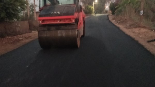 محافظ الغربية يتابع أعمال رصف طريق سنباط حتى كوبري ميت النور