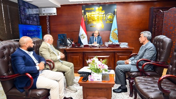 محافظ الغربية: نعمل على تذليل المعوقات أمام العربية للتصنيع لرفع التراكمات بأرض دفرة