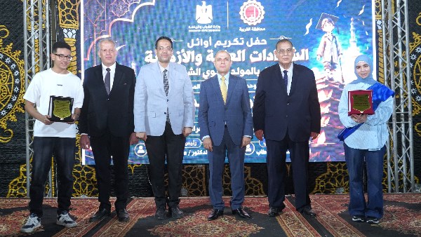 «أبناء كفر الزيات.. أوائل اليوم وصنّاع المستقبل».. محافظ الغربية يُكرّم 52 طالبًا وطالبة ويشيد بالمواهب الرياضية
