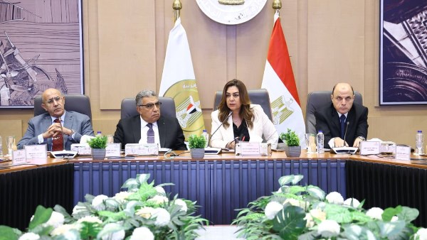 وزيرة التنمية المحلية والبيئة تتابع الموقف التنفيذي لمشروع تطهير مصرف كيتشنر