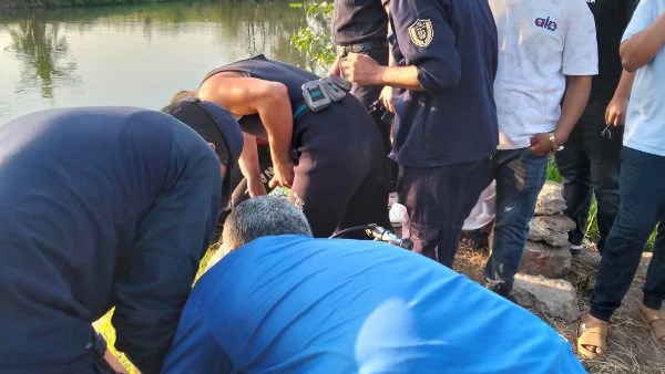 بعد بحث 3 ساعات | انتشال جثمان شاب غرق في ترعة بالمحلة .. صور