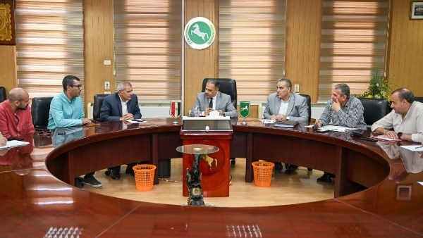 محافظ الشرقية يتابع تنفيذ مشروع توصيل الغاز الطبيعي بطريق الزقازيق / كفر الحمام