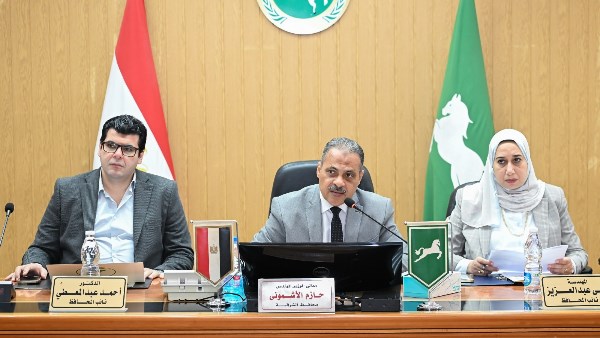 خلال لقائه بالمواطنين.. حزمة قرارات إنسانية من محافظ الشرقية لتخفيف الأعباء عن الأسر الأولى بالرعاية
