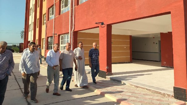 استعدادا للعام الدراسي الجديد.. مدير تعليم الشرقية يتفقد مدرسة أولاد عابدين بفاقوس