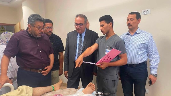 عميد طب الزقازيق يتفقد مستشفى العاشر الجامعي ويوجه برفع جودة الخدمات والرعاية الطبية | صور