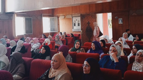 مواقع التواصل الاجتماعي.. ندوة بإعلام الشرقية تحذر من مخاطرها