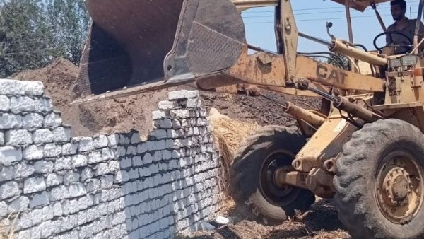 إزالة 21 حالة تعد بالبناء المخالف في الشرقية