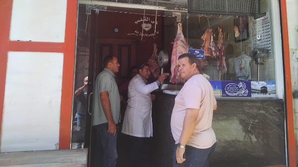 حملة تفتيشية مكثفة على شوادر بيع اللحوم ومحال الجزارة والأسماك بفاقوس لضبط الأسواق