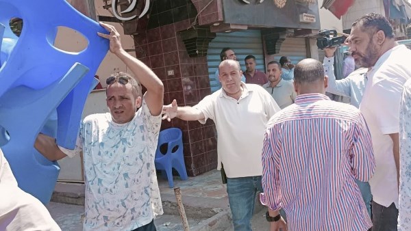 تكثيف حملات إزالة التعديات والإشغالات لإعادة الانضباط إلى شوارع الشرقية| صور