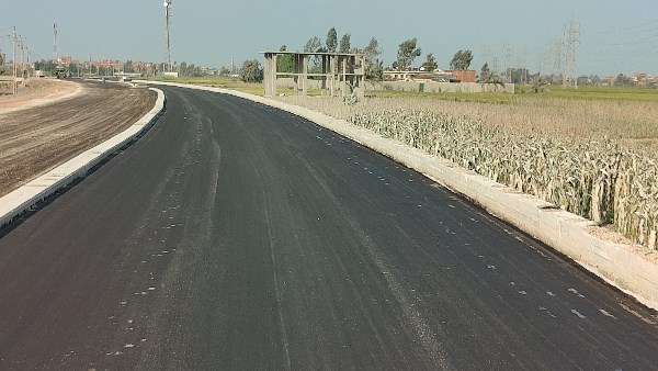 بتكلفة 600 مليون جنيها.. رصف وتوسعة وازدواج طرق في الشرقية لتحقيق السيولة المرورية