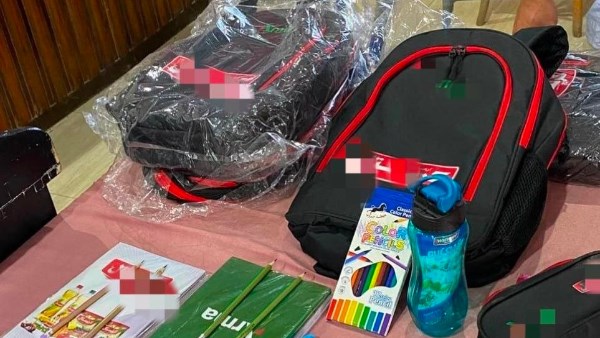 حياة كريمة توزع 300 شنطة ومستلزمات دراسية على الطلاب بالزقازيق وديرب نجم