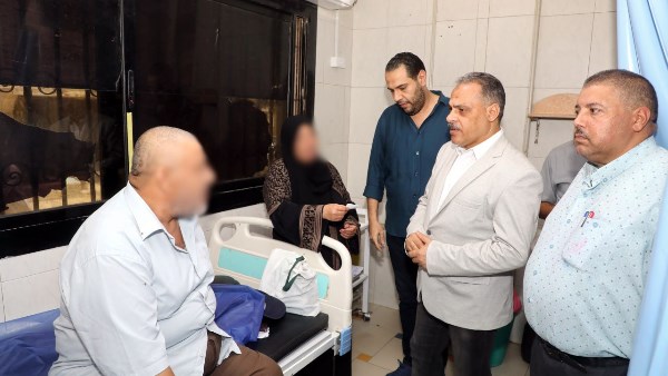 محافظ الشرقية يُفاجئ مستشفى ديرب نجم ويكلف بتلبية احتياجات المواطنين
