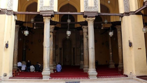 تحفة معمارية فريدة .. خبير أثري يكشف سر تسمية الجامع الأقمر