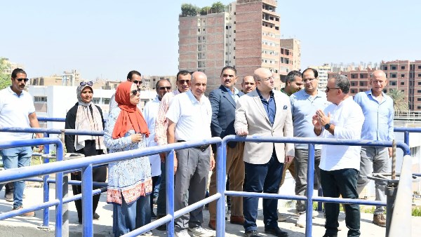 محافظ الفيوم يتابع ميدانياً أعمال تشغيل محطة قحافة لمياه الشرب