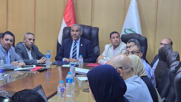 سكرتير عام محافظة الفيوم يتابع مع رؤساء المدن الموقف التنفيذي وآخر المستجدات بعدد من الملفات الحيوية
