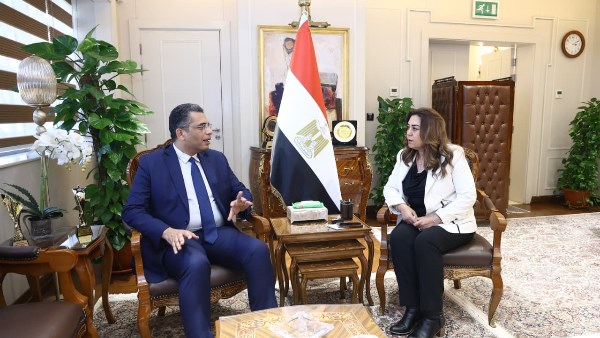 وزيرة التنمية المحلية والبيئة تتابع مع محافظ البحر الأحمر الموقف التنفيذي للمشروعات الخدمية والتنموية والخطة الاستثمارية