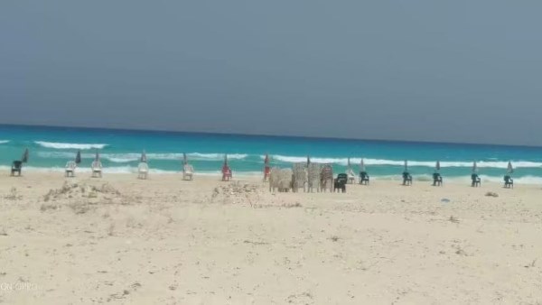 خارج الخدمة.. شواطئ مرسى مطروح والإسكندرية تواصل الإغلاق وتحذيرات من نزول البحر