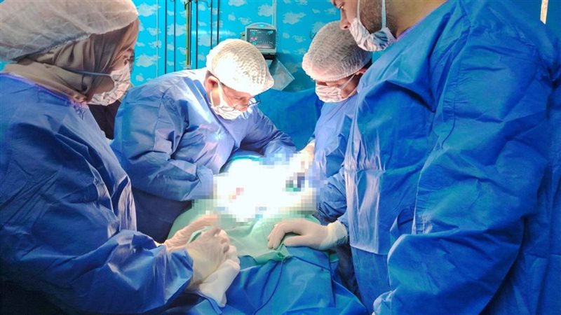 دخلت لإزالة كيس دهني وخرجت جثة، وفاة ربة منزل بعد عملية جراحية وشقيقها يتهم إدارة المستشفى بالإهمال