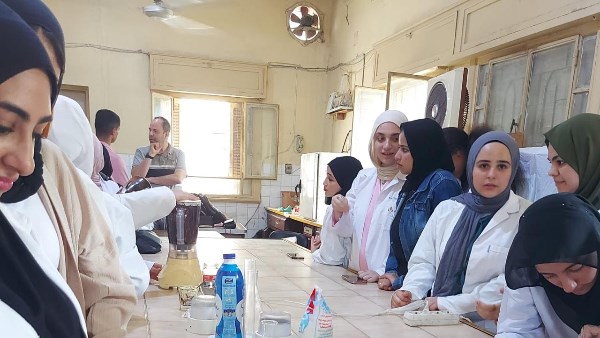 الشيكولاتة القابلة للفرد على طاولة التدريب.. «الزراعة» تصقل مهارات طلاب كلية الزراعة