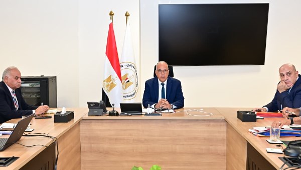 وزير الري: تشغيل الآبار الجوفية بالطاقة الشمسية وتعميم منظومة التراخيص الإلكترونية