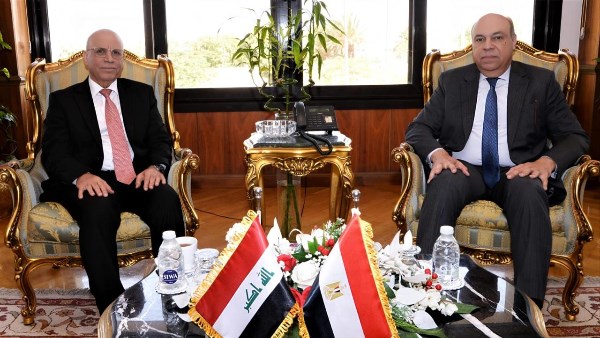 وزير الطيران يلتقي سفير العراق بالقاهرة لبحث آفاق التعاون وتبادل الخبرات
