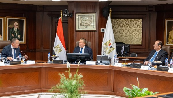 البنك المركزي يبحث مستجدات منحة علماء المستقبل مع التعليم العالي والبحث العلمي