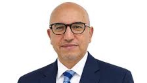 أول مصري وإفريقي.. جامعة القاهرة تحتفي بانتخاب أحمد مصطفى بمجلس «الجلوكوما العالمية»