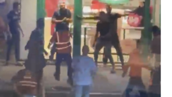 مشاجرة بين عدد من الأشخاص في شارع جامعة الدول العربية.. صور