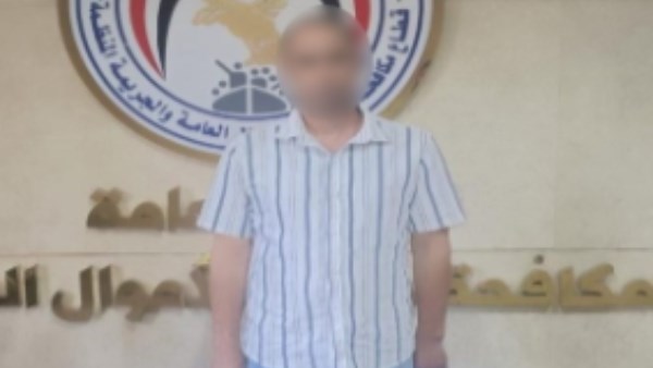 ضبط نصاب انتحل صفة موظف بأحد أحياء القاهرة للنصب على أصحاب المحلات