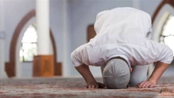 هل قضاء الصلاة يكون قبل الفرض أم بعده؟.. أمين الإفتاء يجيب
