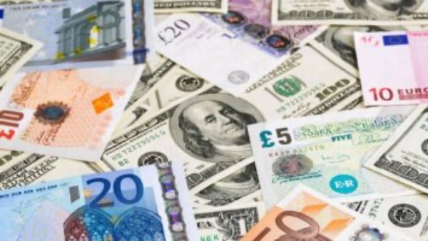 أسعار العملات اليوم.. الدولار دون الـ51 جنيها واليورو يتراجع والدينار الكويتي يواصل الصدارة
