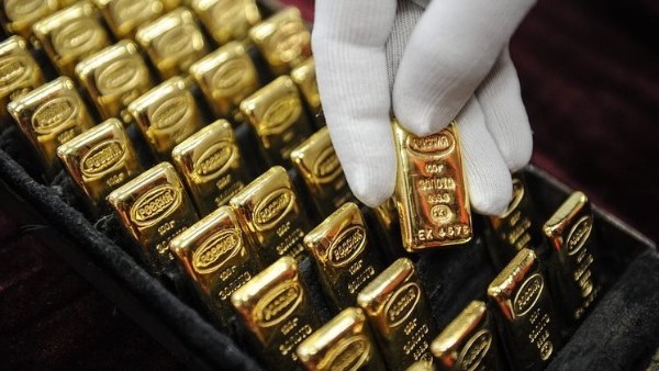 اشترِ الذهب الآن .. خبير اقتصادي يتوقع موجة ارتفاع تدريجية بالمعدن الأصفر | فيديو