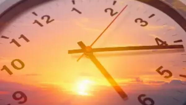 موعد انتهاء التوقيت الصيفي 2026 .. متى تتأخر الساعة؟