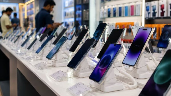 ارتفاعات جديدة في أسعار الهواتف.. وان بلس وأوبو وسامسونج أبرزها